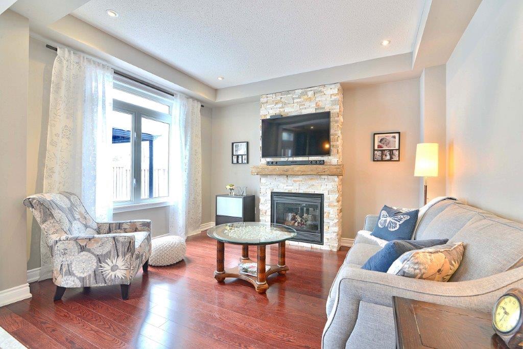 Detached Homes MLS Barrie For Sale Hyde Park School District Queensway