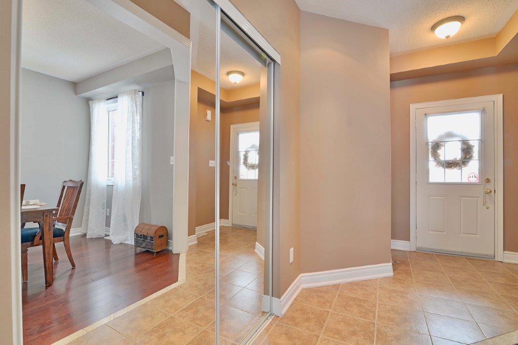 Detached Homes MLS Barrie For Sale Hyde Park School District Queensway