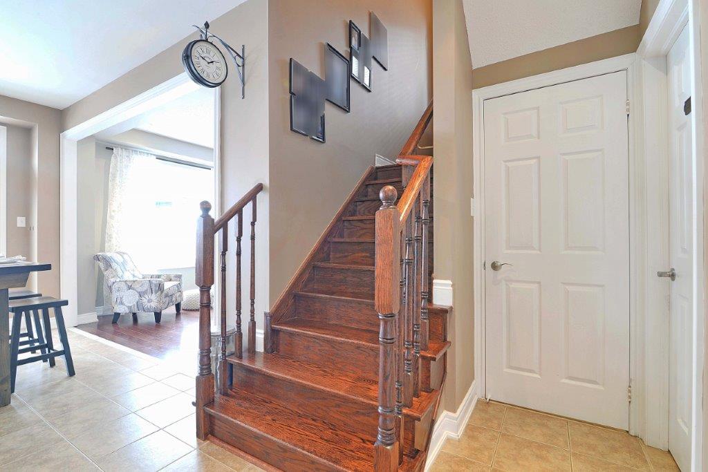 Detached Homes MLS Barrie For Sale Hyde Park School District Queensway