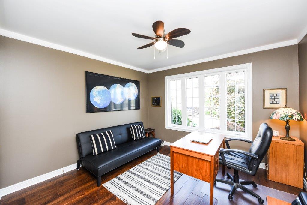 Rosedale Village end unit townhouse Brampton 2 bedroom 2 bath Dixie